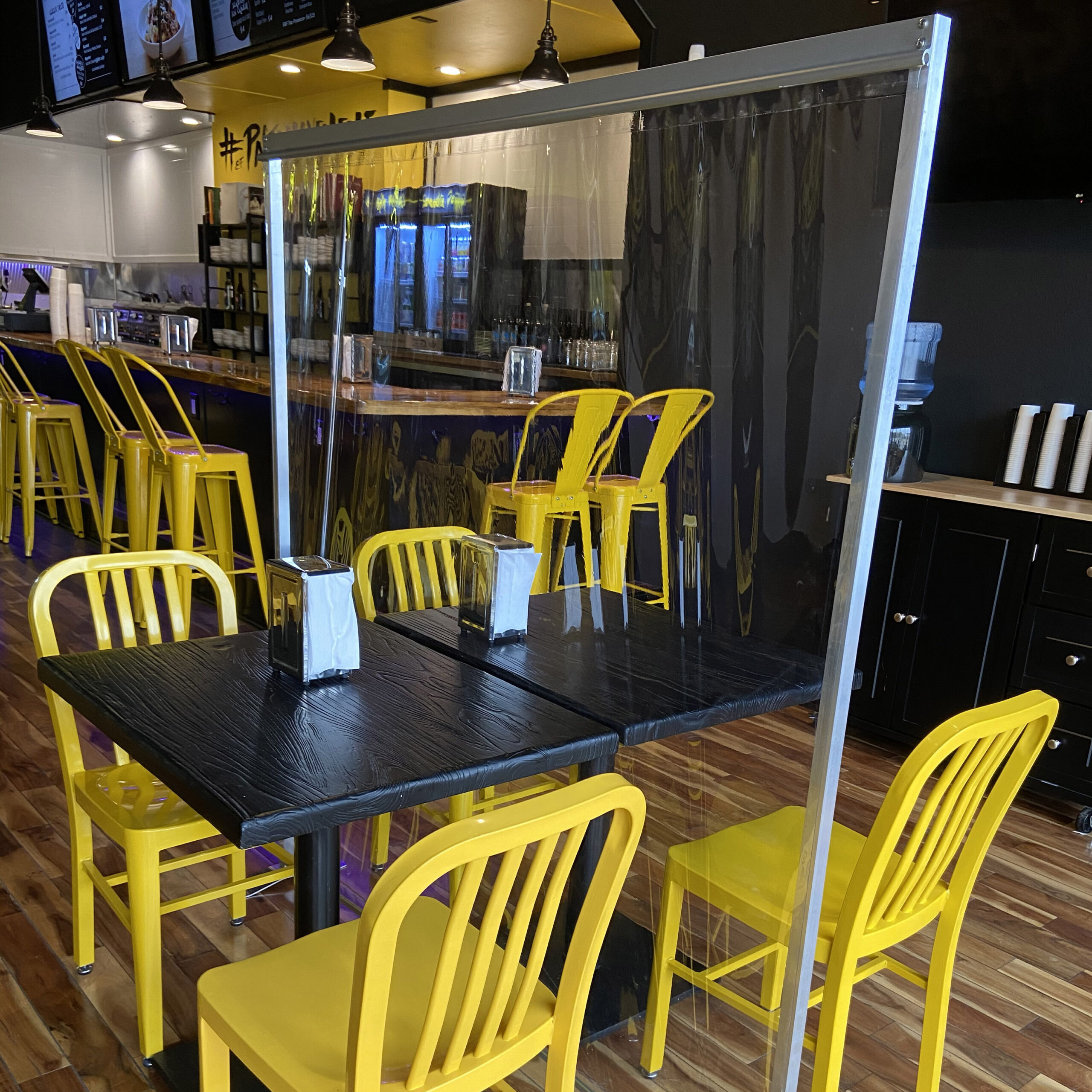 Mobile partitions for restaurants